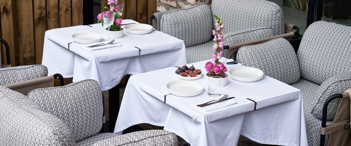 Открылась веранда в "СырИнжир"